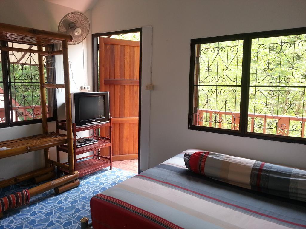 Ban Sabai Sabai Guest House Канчанабурі Номер фото